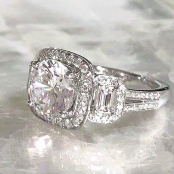 Simon G Halo Engagement Setting in 18k white gold. Great price! Gorgeous! - Picture 6 of 9
